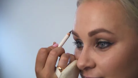 Make-up artist drawing eyebrows Stock Footage 255402455