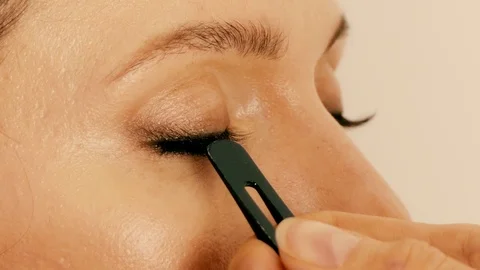 Make-up artist extending model's eyelashes Video stock 82738941
