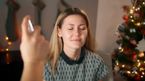 Make-up artist makes make-up, spraying the spray on the skin of the model. Base Stock-Footage 118432631