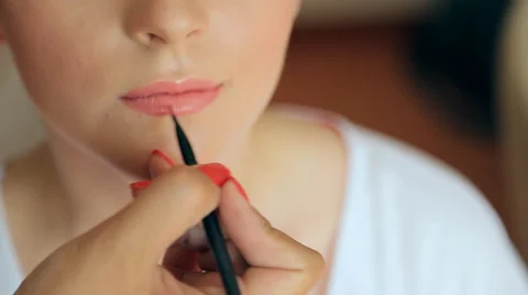 Make-up artist makes makeup bride Stock Footage 46543403