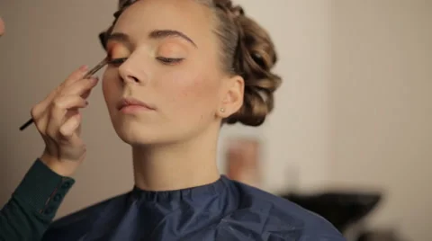 Make-up artist making eye liner to model fashion show Stock-Footage 56680428