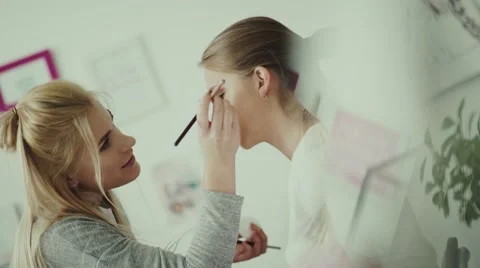 Make-up artist puts a brush for make-up and making feather Video stock 68046359