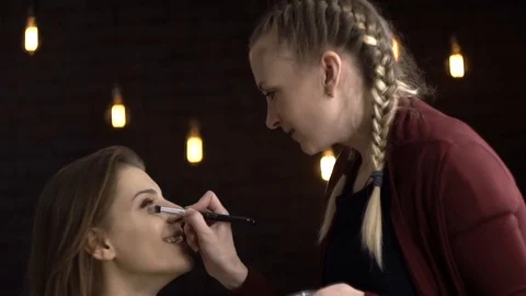 Make-up artist puts eye shadow on face model 스톡 동영상 85757229
