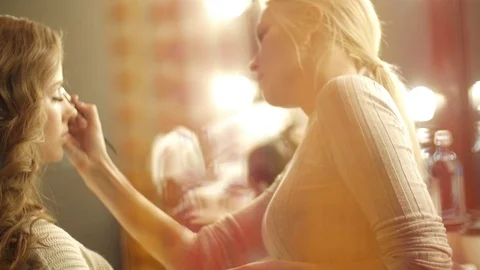 Make-up artist putting on make-up on model's eyes.
Eyelids make-up close up Stock Footage 75069116