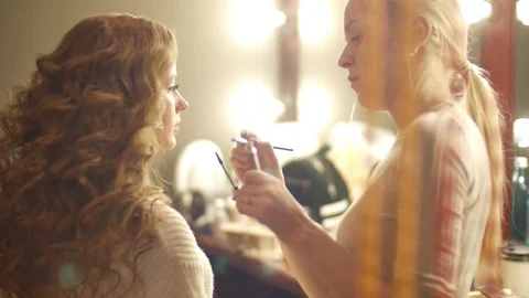 Make-up artist putting on make-up on model's eyes.
Eyelids make-up close up Stock Footage 75069173