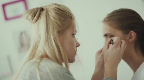 Make-up artist removes the extra shade on the model s eyelid Video stock 68045707