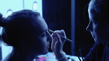 Make up artist at work  動画素材 85571403