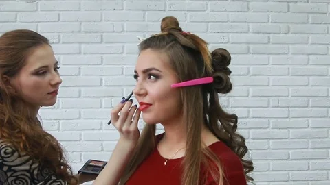 Make-up artist work in her studio Video stock 81572945