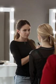 Make-up artist work in her studio 库存照片