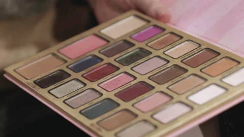 Make up brush and a colorful makeup palette being used. Stock Footage 152839244