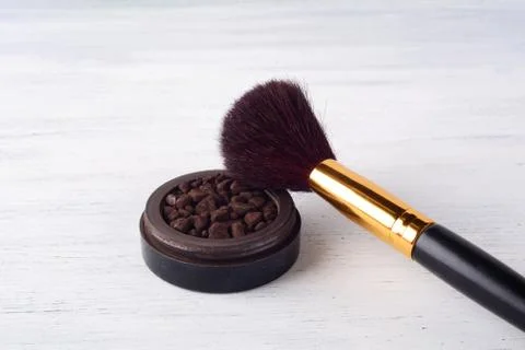 Make up brush with brown powder. 스톡 사진