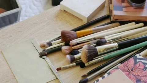 Make up brushes on a dressing table Vídeo Stock 239987714