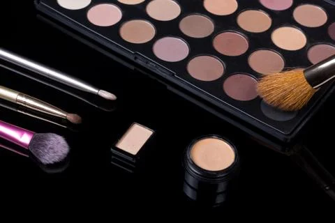 Make-up brushes. Eye shadow palette. Makeup kit. Cosmetic set. Beauty, fashio 스톡 사진
