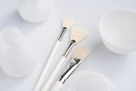 Make up brushes object high angle shot Make up brushes of different size a... Stock Photos
