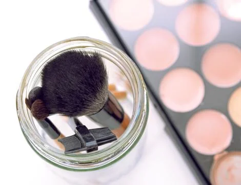 Make Up brushes set and make up colors palette Foto stock