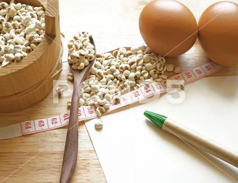 Make a cake, millet egg and recipe note paper Stock Photos