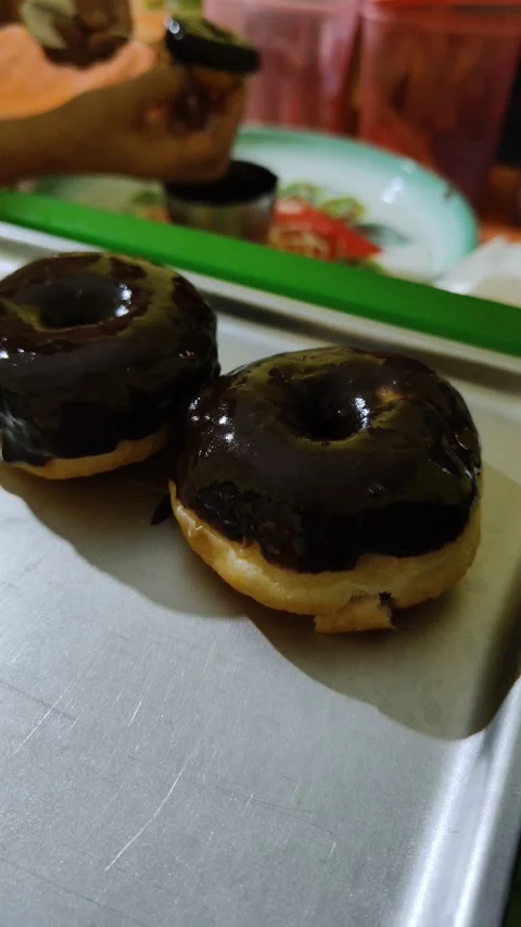 Make chocolate donuts Stock-Footage 282787062