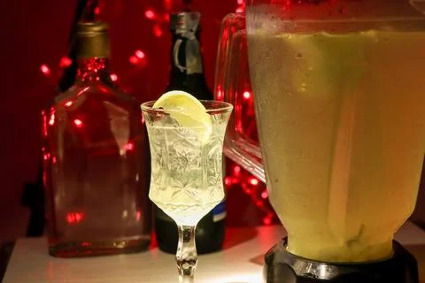 Make cocktail drinks Stockfoto's