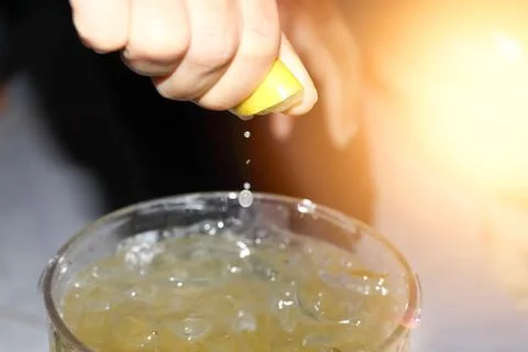 Make cocktail drinks Stockfoto's