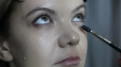 Make-up Concealer under the eyes Stock Footage 2012250