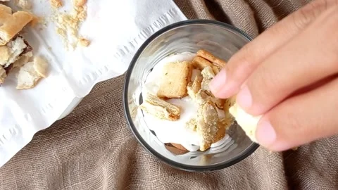 Make a cup of tiramisu cake Stock Footage 145672740