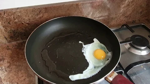 Make eggs Video stock 129490385