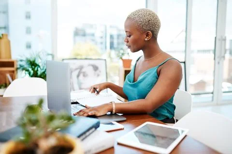 Make every minute of the workday count. Shot of a young businesswoman working at Stock-Fotos