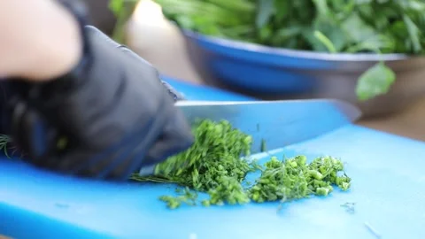 To make green salad  12 Stockbeeldmateriaal 312948808