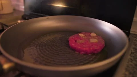 Make a hamburger in the frying pan Stock Footage 94961152