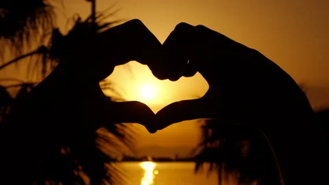 Make love heart shape on evening beach. Video stock 250489063