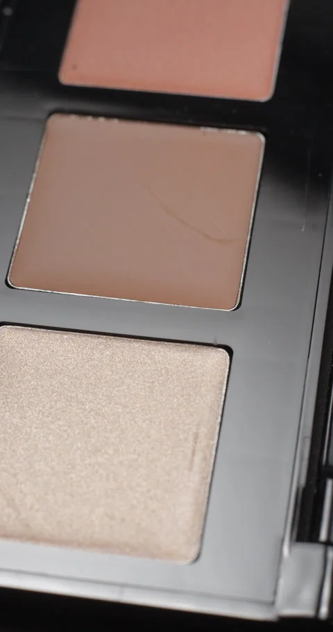 Make-up palette rotating close-up studio, vertical view Stock-Footage 280522114