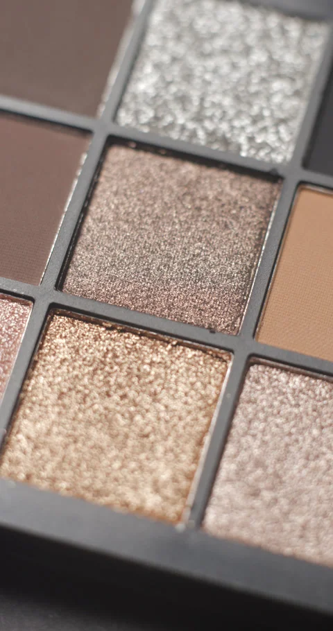 Make-up palette rotating close-up studio, vertical view Stock-Footage 280522296