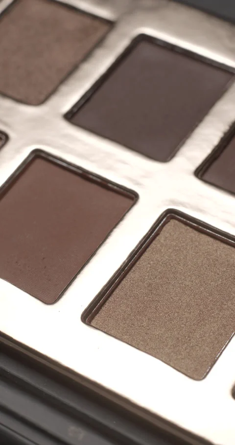 Make-up palette rotating close-up studio, vertical view Stock-Footage 280522346