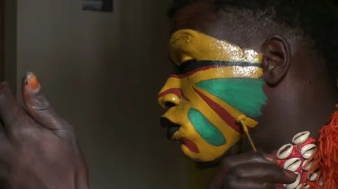 Make-up for the party of Simb in Senegal Video stock 52558093