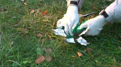 Make a portable brazier from a can of canned food with hands, medium shot Stock Footage 62792365