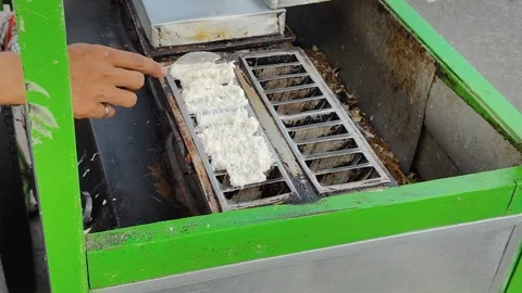 Make a rangin cake in a baking pan Stock Footage 277923823