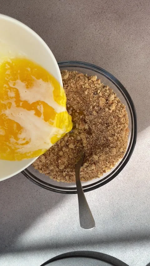 Make shortbread crumbs. recipe step by step no bake cheesecake Stock Footage 257038381