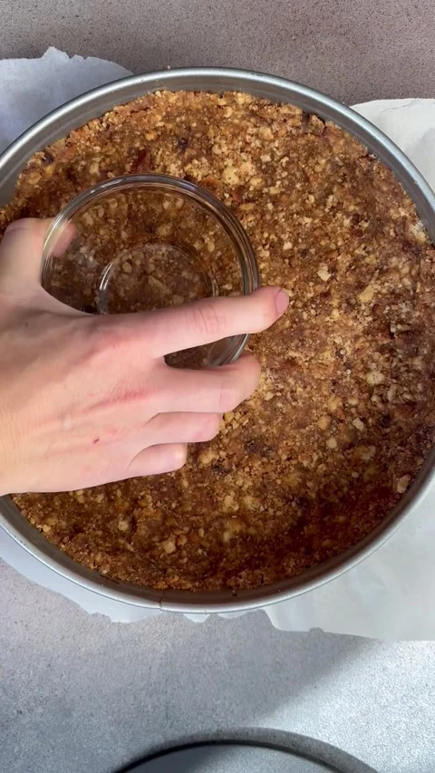 Make shortbread crumbs. recipe step by step no bake cheesecake Stock Footage 257038382