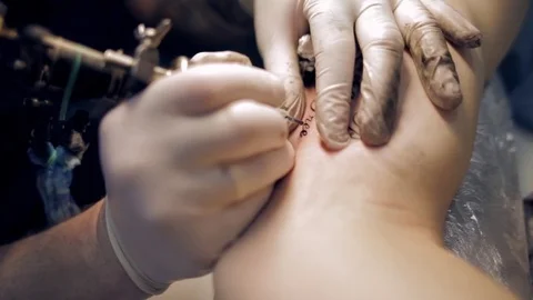 Make a tattoo on his arm Video stock 74202234