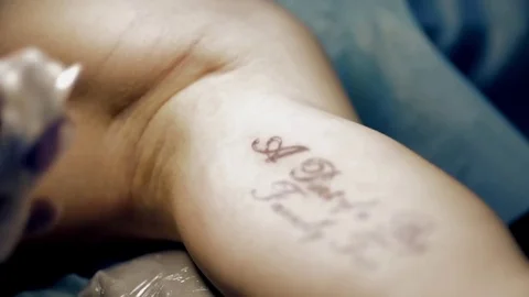 Make a tattoo on his arm Stock Footage 74202337