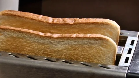 Make toast in the toaster Video stock 72845603