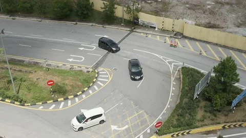 Make a u-turn Stock Footage 135088242