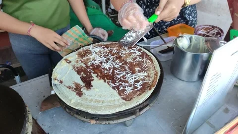 Makes a crepe pancake on a baking tray in a creperie, give chocolate topping 스톡 동영상 204048853