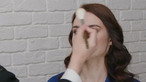 A Makeup Application Session Featuring a Model Posed Elegantly Against a White 库存影片 327623844