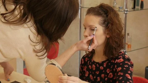 Makeup artist conducts a master class for young girl. Stock Footage 72622803