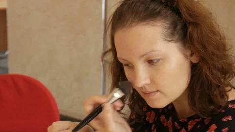 Makeup artist conducts a master class for young girl. Stock Footage 72623111