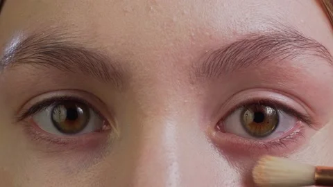 Makeup artist does makeup to client. Video stock 156808154