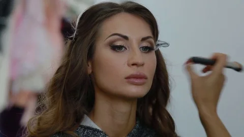Makeup artist doing visage Video stock 77019965