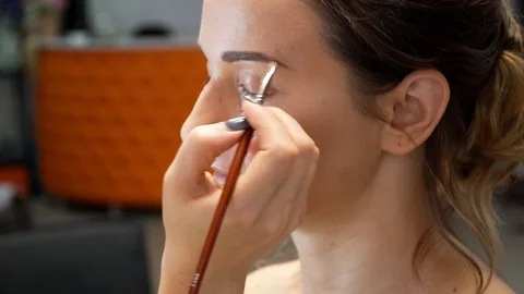 A makeup artist makes a contour of the eyebrows with a brush 動画素材 127501239