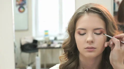 Makeup artist making make-up for the stylish bride Stock-Footage 65321453